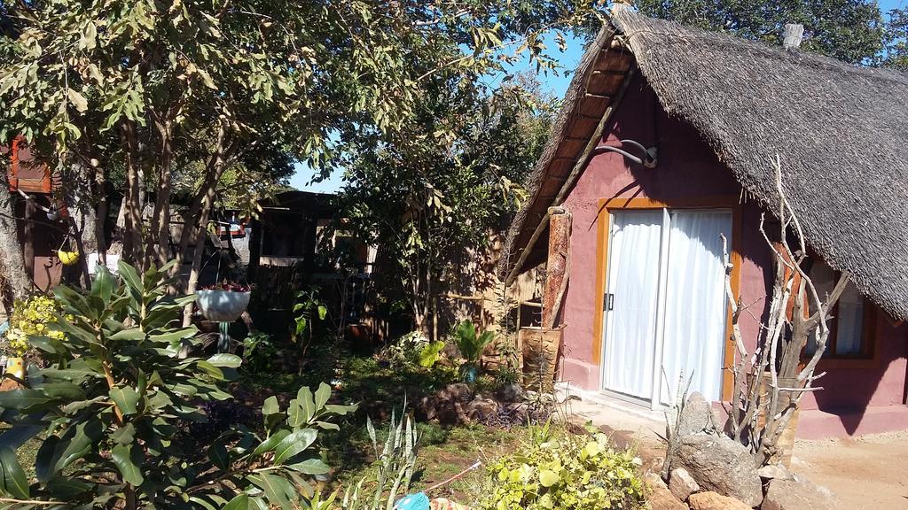 Elephant Trail Guesthouse And Backpackers Kasane Exterior photo